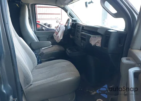 2017 Chevrolet Express 2500 Work Van z USA, uszkodzony, nr VIN 1GCWGAFF8H1110274